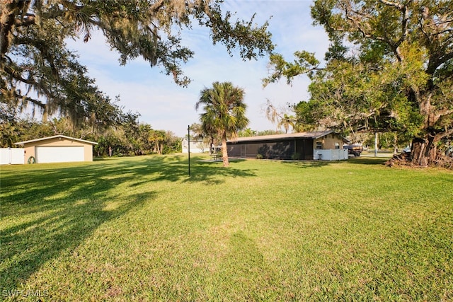 view of yard featuring an outbuilding