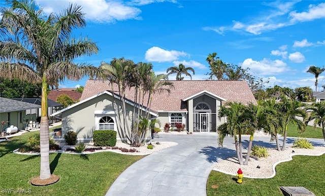 ranch-style house featuring a front lawn