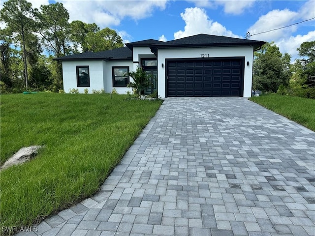 view of front facade featuring a front lawn and a garage