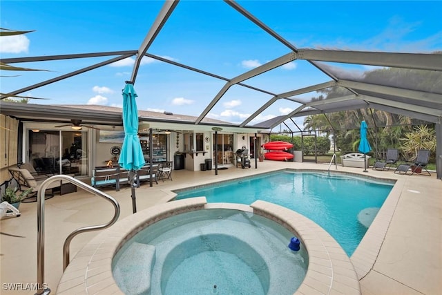 view of swimming pool featuring an in ground hot tub, a lanai, ceiling fan, and a patio