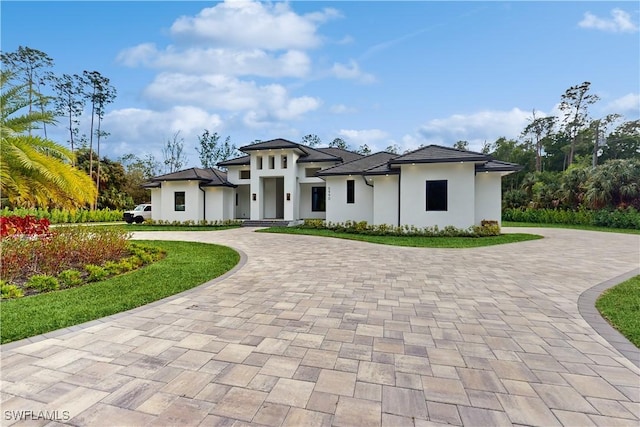 prairie-style home with a front yard