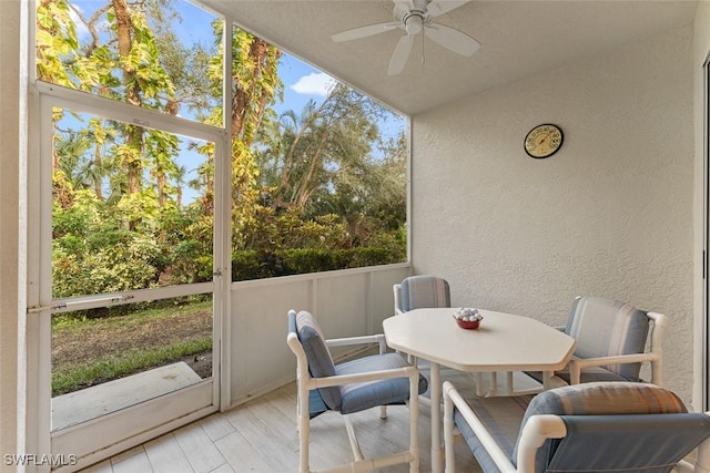 sunroom featuring ceiling fan