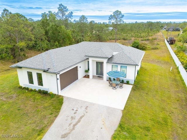 view of front of home with a front lawn and a garage