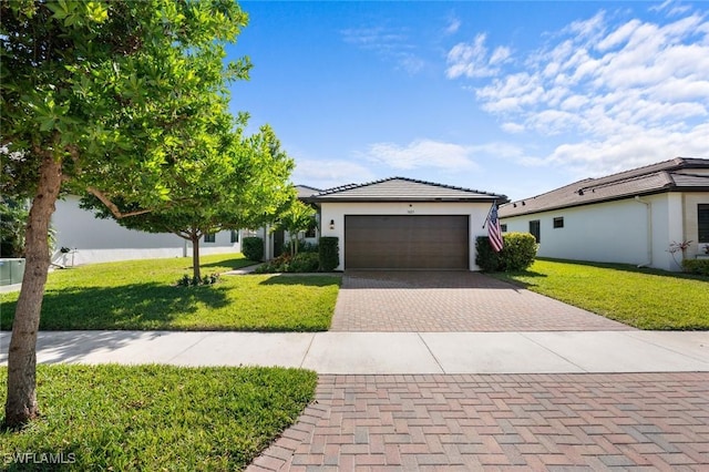 view of front of home featuring a front lawn and a garage