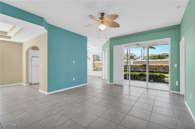 empty room with ceiling fan