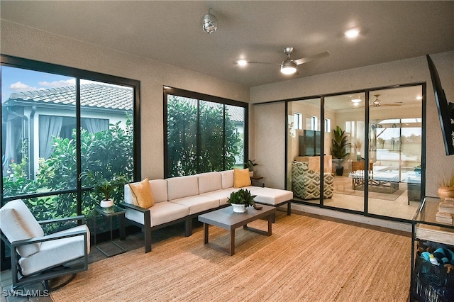 sunroom with ceiling fan