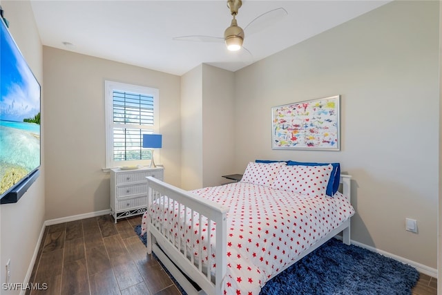 bedroom featuring ceiling fan