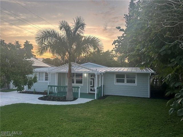 view of front of home featuring a lawn