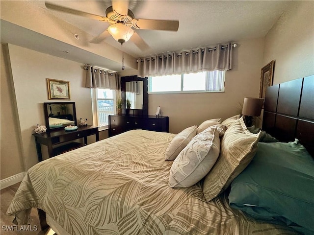 bedroom with ceiling fan