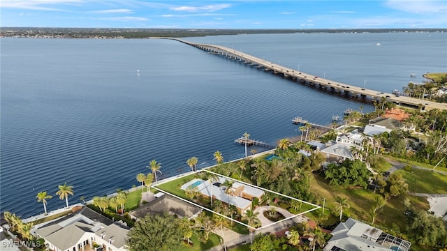 bird's eye view featuring a water view