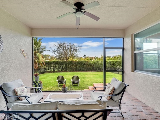 sunroom with ceiling fan