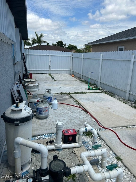 view of yard featuring a patio area