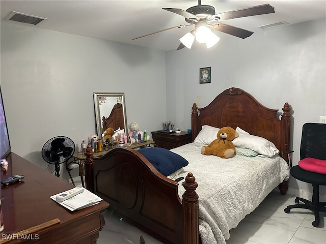 bedroom with ceiling fan