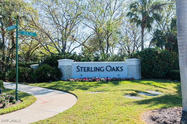 community sign featuring a yard