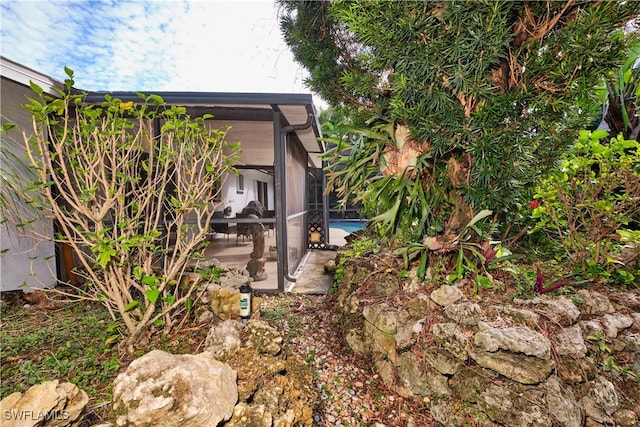 view of yard featuring a patio