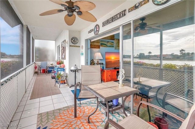 sunroom / solarium with ceiling fan