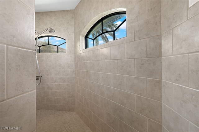 bathroom featuring a tile shower