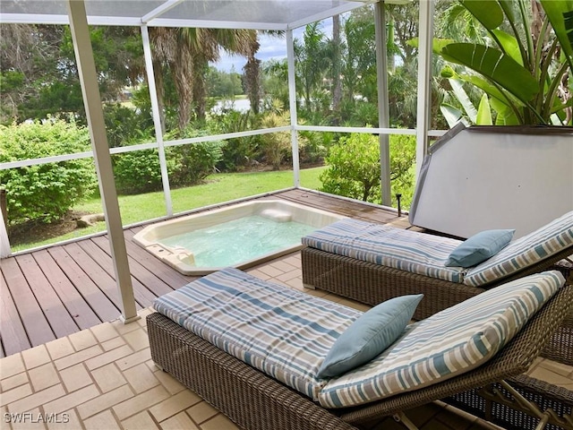 sunroom / solarium featuring a jacuzzi