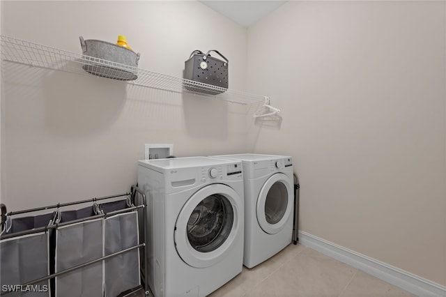 laundry room featuring light tile patterned floors and independent washer and dryer