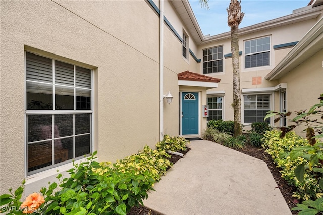 property entrance featuring a patio area