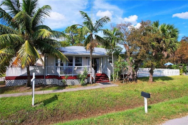 view of front of house featuring a swimming pool and a front yard