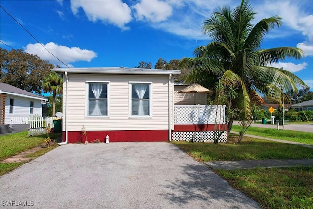 bungalow-style home featuring a front yard