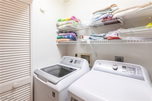 laundry room with washing machine and clothes dryer