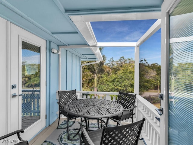 sunroom / solarium with a healthy amount of sunlight