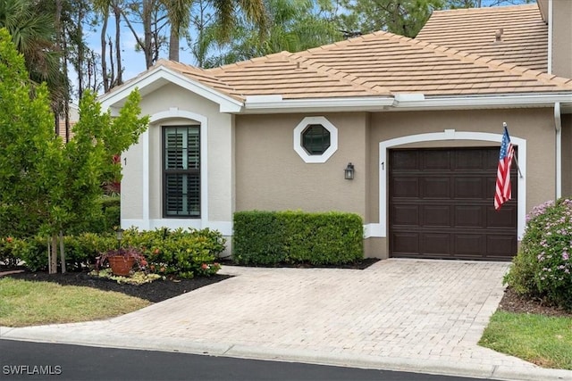 view of front facade with a garage