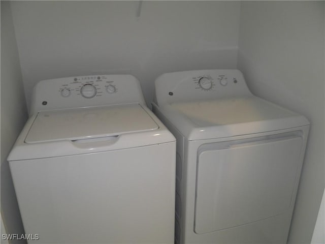 washroom with washing machine and dryer