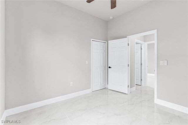 unfurnished bedroom featuring ceiling fan and a closet