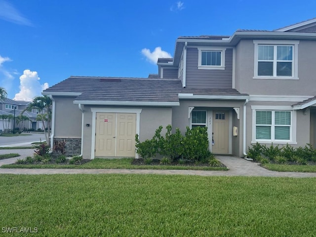 view of front of house featuring a front lawn