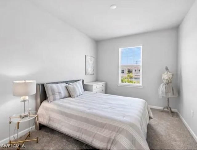 bedroom with carpet flooring