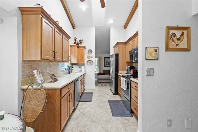 kitchen featuring sink, stainless steel appliances, ceiling fan, and decorative backsplash