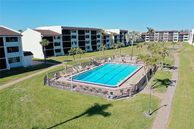 view of swimming pool featuring a yard