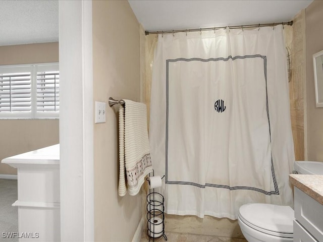 bathroom featuring toilet, a textured ceiling, a shower with shower curtain, and vanity