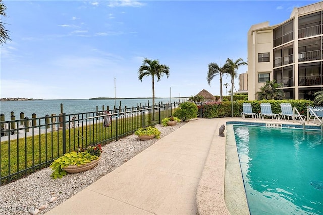 view of swimming pool featuring a water view