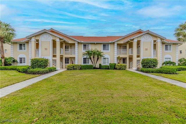 view of front facade with a front lawn