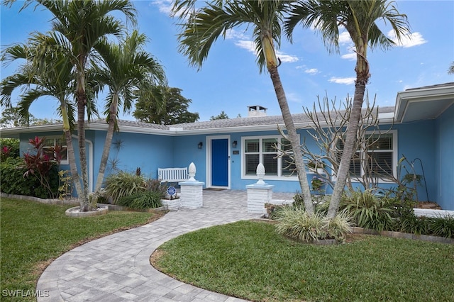 view of front facade with a front yard