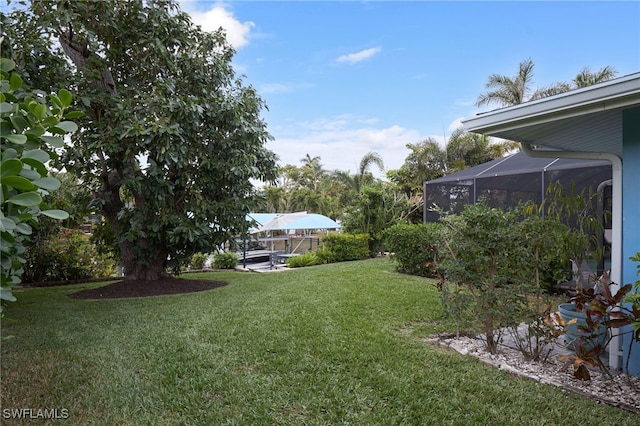 view of yard with a lanai