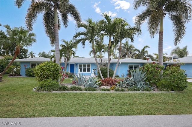 view of front of property with a front yard