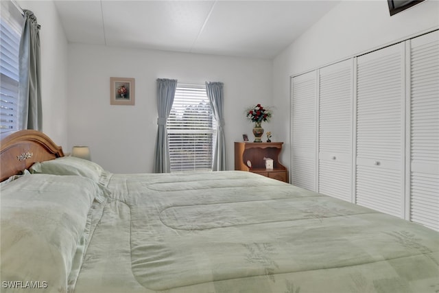 bedroom with a closet