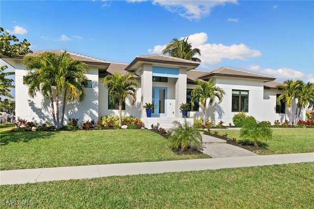 view of front of property with a front yard