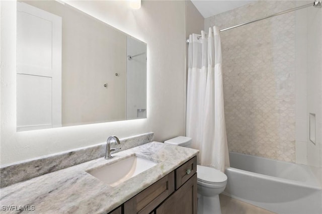 100 Templewood Ct, Marco Island, FL 34145 - full bath featuring vanity, shower / bathtub combination with curtain, and toilet