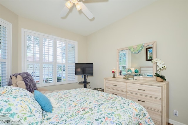 bedroom with ceiling fan