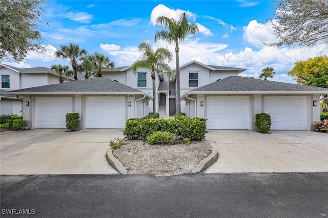 view of front property featuring a garage