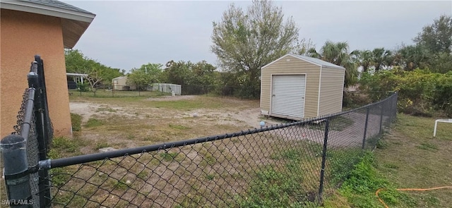 view of yard featuring a storage unit