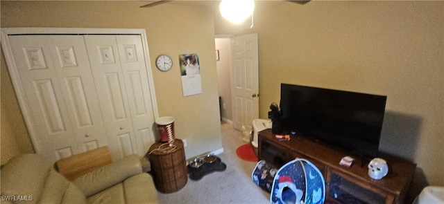 living room featuring ceiling fan