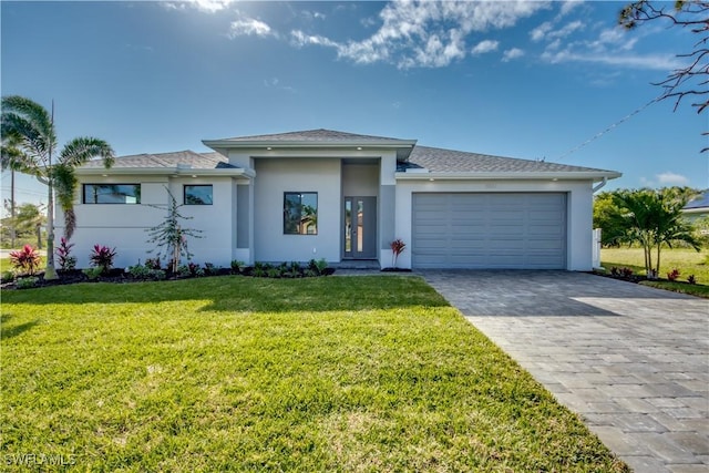 view of front of property featuring a front yard and a garage