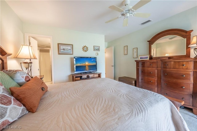 bedroom with ceiling fan